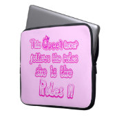 Diese Königin folgt nie den Regeln der Elektronik- Laptopschutzhülle (Vorderseite Links)