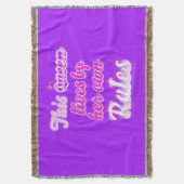 Diese Königin lebt nach ihren eigenen Regeln Decke (Vorderseite Vertikal)