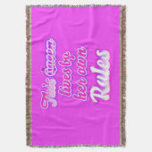 Diese Königin lebt nach ihren eigenen Regeln Decke (Vorderseite Vertikal)