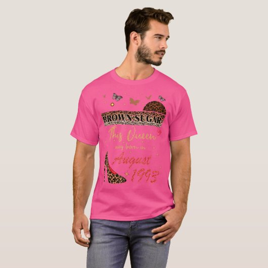 Diese Königin war im August 1993 Geboren, brauner  T-Shirt (Vorne ganz)