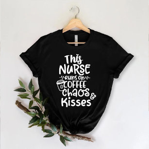 Diese Krankenschwester läuft auf Kaffee Chaos und  T-Shirt