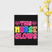 Diese Krankenschwester leuchtet Nursing Glow Retro Karte (Gelbe Blume)