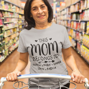 Diese Mama gehört zu benutzerdefinierten Kindernam T-Shirt