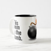 Diese Mama ist das Geschenk der Bomb-Tasse Funny M Zweifarbige Tasse (Vorderseite Links)