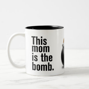 Diese Mama ist das Geschenk der Bomb-Tasse Funny M Zweifarbige Tasse