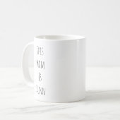 Diese Mama ist Dunn Rae Dunn inspirierte Kaffeetasse (Vorderseite Links)