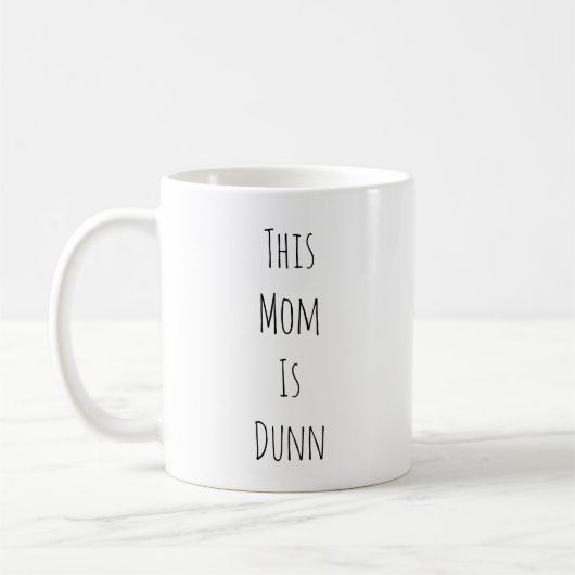 Diese Mama ist Dunn Rae Dunn inspirierte Kaffeetasse (Links)