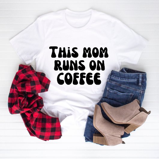 Diese Mama läuft auf Kaffee T-Shirt