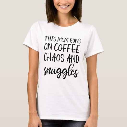 Diese Mama läuft auf Kaffeeschaos und Schnecken T T-Shirt (Vorderseite)