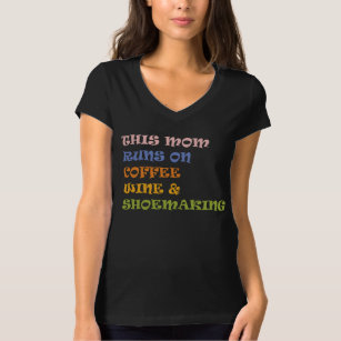 Diese Mama läuft auf Kaffeewein und -schuppen T-Shirt