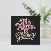 Diese Mama strahlt den Muttertag der Mama Einladung (Stehend Vorderseite)