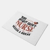 Diese Night Shift Nurse braucht eine Pause Fußmatte (Schrägansicht)