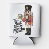 Diese Nut läuft auf Matcha Christmas Nutcracker Dosenkühler (Vorderseite)