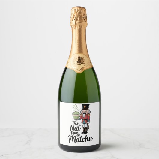 Diese Nut läuft auf Matcha Christmas Nutcracker Schaumweinetikett (Vorderseite)