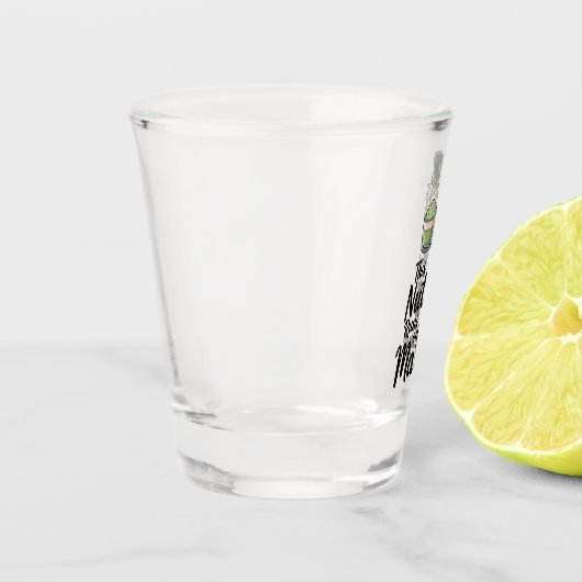 Diese Nut läuft auf Matcha Christmas Nutcracker Schnapsglas (Links)