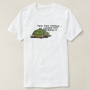 Diese Schildkröte.. Sie beurteilt dich. Kawaii-Sch T-Shirt