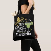 Diese Senorita braucht eine Margarita Cinco De May Tasche (Von Nahem)