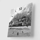 Diesel Engine Springtime Train B&W Quadratische Wanduhr (Winkel)