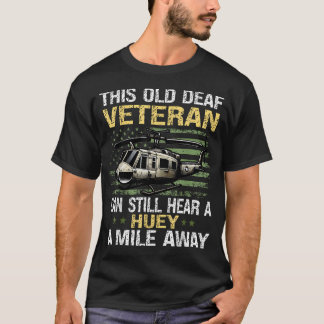 Dieser alte gehörlose Veteran kann immer noch eine T-Shirt