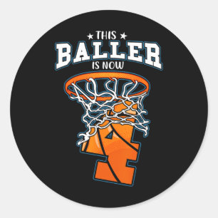 Dieser Baller ist jetzt 4 Geburtstag Basketball Th Runder Aufkleber