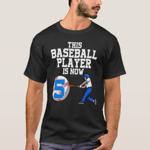 Dieser Baseballspieler ist jetzt 5 Boy Baseball Bi T-Shirt