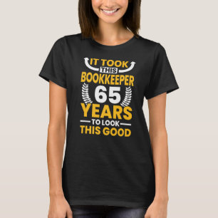 Dieser Buchhalter brauchte 65 Jahre, um so gut aus T-Shirt