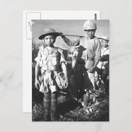Dieser chinesische Soldat mit einem Heavy Pack_War Postkarte (Vorne/Hinten)