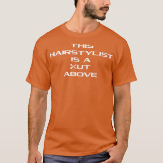 DIESER HAIRSTYLIST IST EIN CUT ÜBER DEM klassische T-Shirt