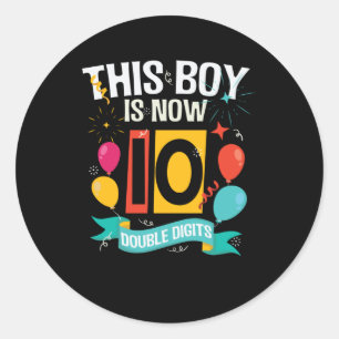 Dieser Junge ist jetzt zehn 10. Geburtstagsgesch Runder Aufkleber