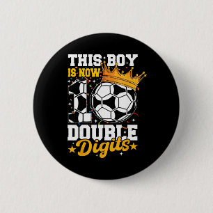 Dieser Junge jetzt 10 Doppelziffern Fußball 10 Jah Button