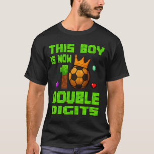 Dieser Junge jetzt 10 Doppelziffern Fußball 10 Jah T-Shirt