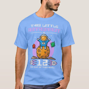 Dieser kleine Astronaut ist 12 Jahre alt und außer T-Shirt