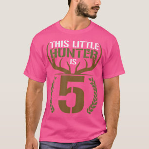 Dieser kleine Jäger ist 5 Jahre alt 5. Geburtstag. T-Shirt