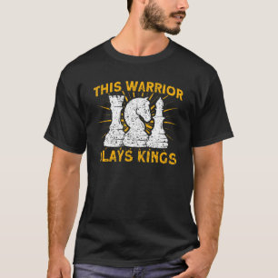 Dieser Krieger spielt Könige Schachspieler T-Shirt
