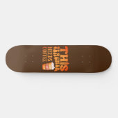 DIESER LEHRER BRAUCHT KAFFEE-Kaffee-Angebot für Le Skateboard (Horizontal)