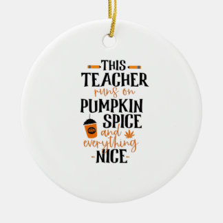 Dieser Lehrer läuft auf Kürbisgewürz und allem Keramik Ornament