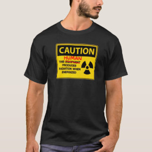 Dieser Mensch erzeugt Strahlung T-Shirt