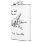 Dieser Papa gehört - Geschenk mit Kindernamen - Flachmann (Links)