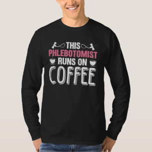 Dieser Phlebotomist läuft auf der Schmetterlingsna T-Shirt