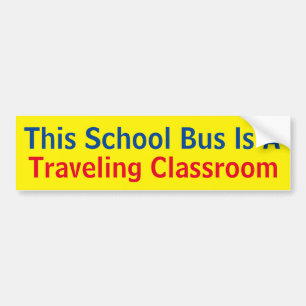 Dieser Schulbus ist ein reisendes Autoaufkleber