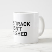 Dieser Track ist noch nicht fertig - Glitch Text D Jumbo-Tasse (Vorderseite Rechts)