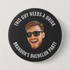 Dieser Typ benötigt eine Drink Custom Foto Bachelo Button