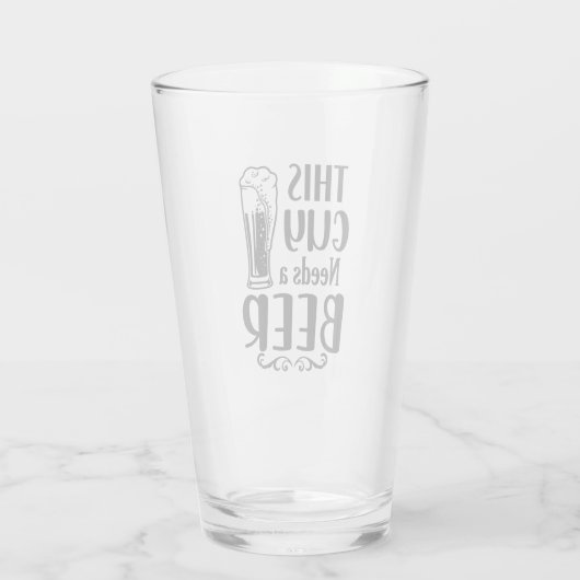 Dieser Typ braucht ein Bier! Glas (Rückseite)