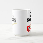 Dieser Vater Rocks Kaffeetasse (Mittel)