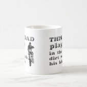 Dieser Vater spielt in der Kaffeetasse (Mittel)