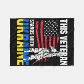 Dieser Veteran steht mit der Ukraine 4  Fleecedecke (Vorderseite (Horizontal))
