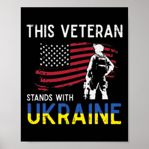 Dieser Veteran steht mit der Ukraine USA-Flagge Un Poster