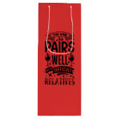 Dieser Wein passt gut zu schwierigen Verwandten Geschenktüte Für Weinflaschen (Vorderseite)