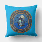 Dieser Zombie kann mit Süßigkeiten bestochen werde Kissen (Rückseite)