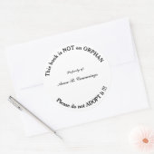 Dieses Buch ist kein Waisenkind. Bitte Adoptier es Runder Aufkleber (Umschlag)